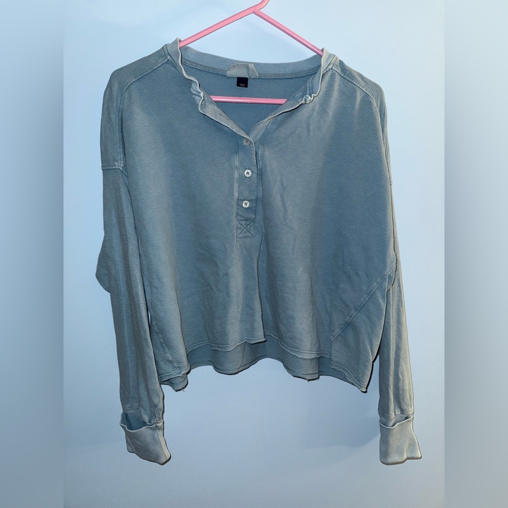 Womens Washed Blue Cropped Long-Sleeve Top